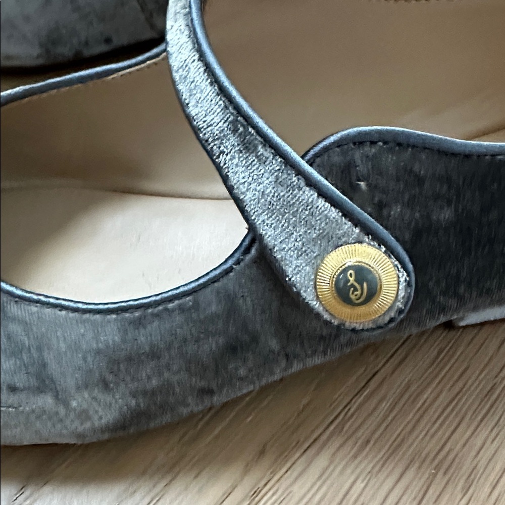 🦋1/2 OFF ENDS TONIGHT ONLY🦋Silver grey velvet Mary Jane flats🦋 - Picture 3 of 10